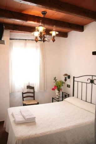Imagen de la habitación del Hostal Torre De Guzmán. Foto 8
