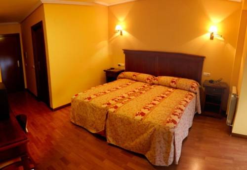 Imagen de la habitación del Hostal Torres, San Leonardo de Yague. Foto 6
