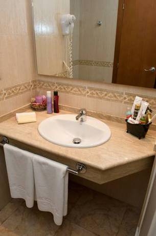 Imagen del bar/restaurante del Hostal Torrijos. Foto 12