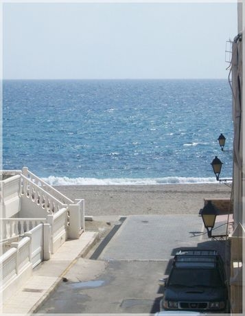 Imagen de los exteriores del Hostal Trébol, Carboneras. Foto 5