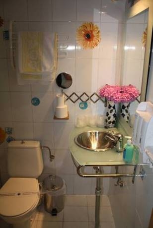 Imagen de la habitación del Hostal Tres Cantos. Foto 6