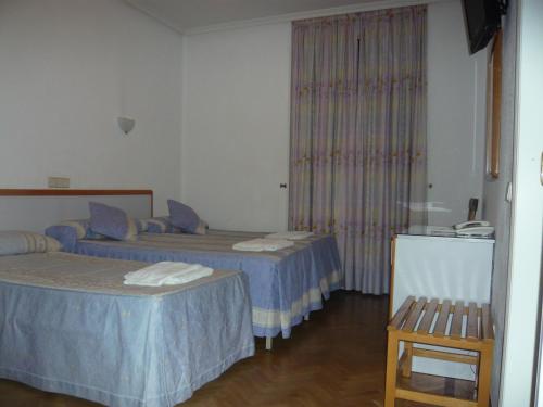 Imagen de la habitación del Hostal Triana, Madrid. Foto 15