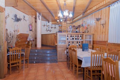 Imagen del bar/restaurante del Hostal Tribal. Foto 4