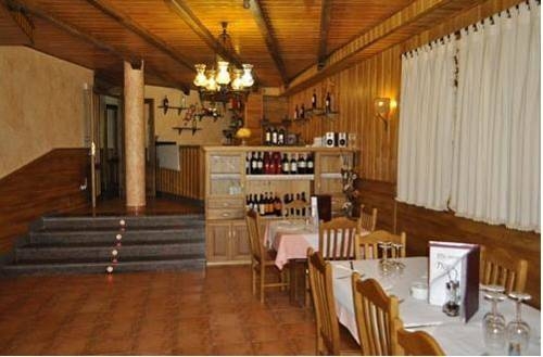 Imagen del bar/restaurante del Hostal Tribal. Foto 7