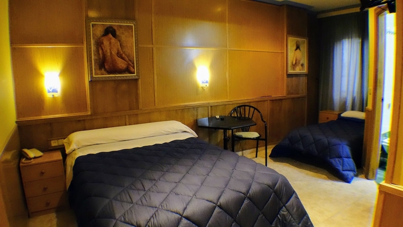 Imagen de la habitación del Hostal Tripolis Toledo. Foto 13