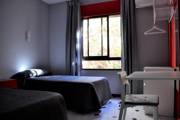 Imagen de la habitación del Hostal Tropical, Almu&ntilde;&eacute;car. Foto 3