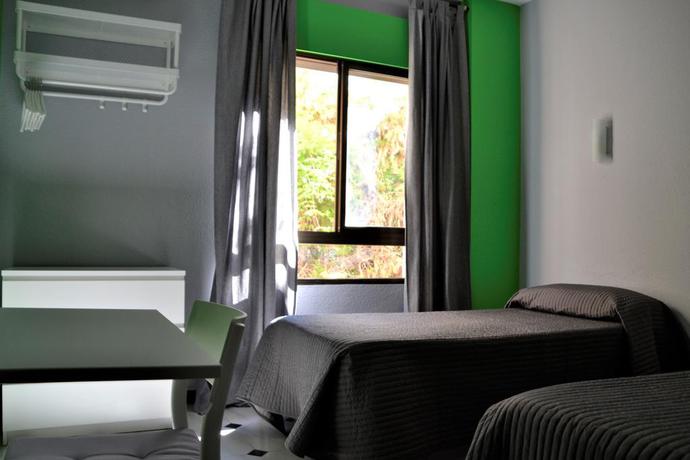 Imagen de la habitación del Hostal Tropical, Almu&ntilde;&eacute;car. Foto 4