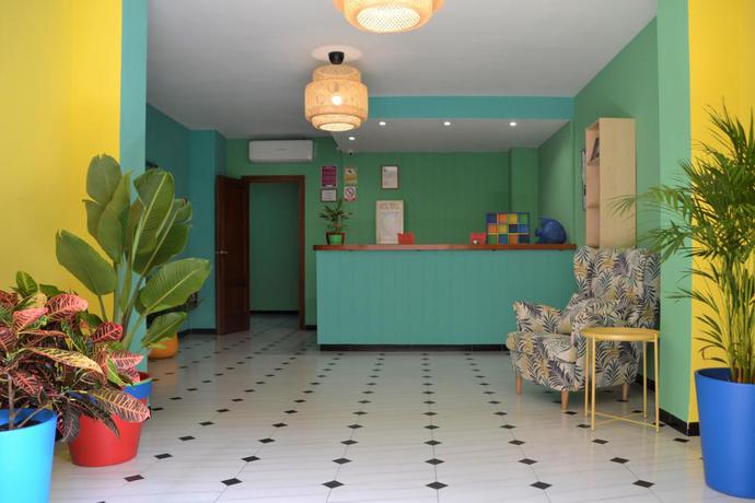 Imagen de los interiores del Hostal Tropical, Almu&ntilde;&eacute;car. Foto 9