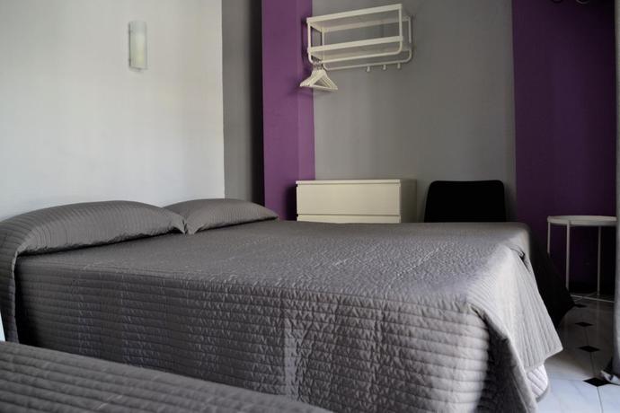 Imagen de la habitación del Hostal Tropical, Almuñecar. Foto 5