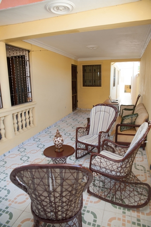 Imagen de los exteriores del Hostal Tropical Island. Foto 11