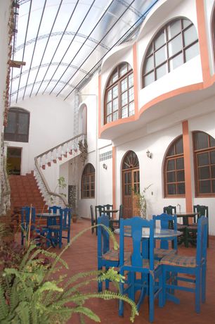 Imagen de los exteriores del Hostal Tukos La Casa Real. Foto 9