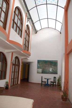 Imagen de los exteriores del Hostal Tukos La Casa Real. Foto 10