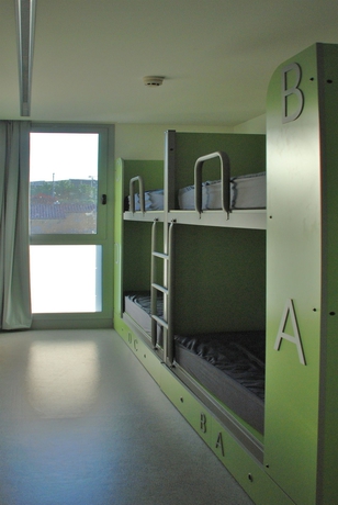 Imagen de la habitación del Hostal Twentytu Hostel Barcelona. Foto 6