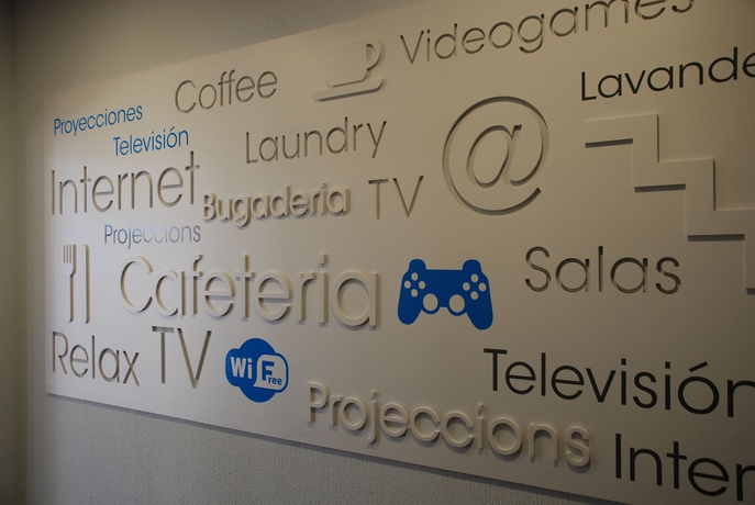 Imagen de los interiores del Hostal Twentytu Hostel Barcelona. Foto 15