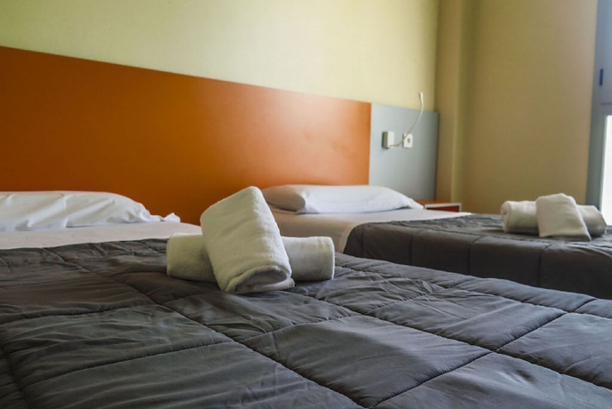 Imagen de la habitación del Hostal Twentytu Hostel Barcelona. Foto 14