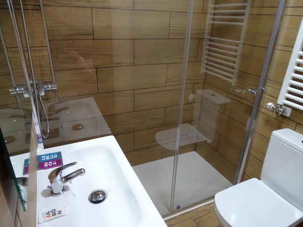 Imagen de la habitación del Hostal Urban Burgos. Foto 4