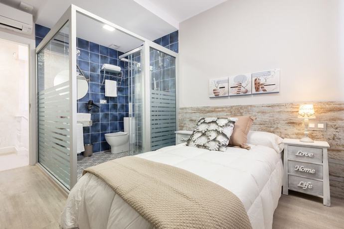 Imagen de la habitación del Hostal Urban Sabadell. Foto 8