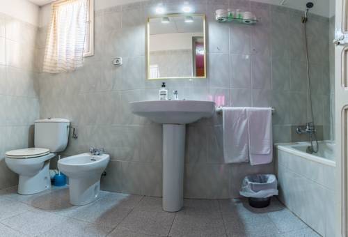 Imagen de la habitación del Hostal Urgell. Foto 15