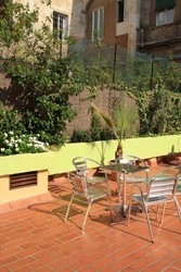 Imagen de los exteriores del Hostal V Downtown. Foto 12