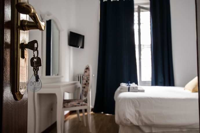 Imagen de la habitación del Hostal Vázquez De Mella. Foto 11