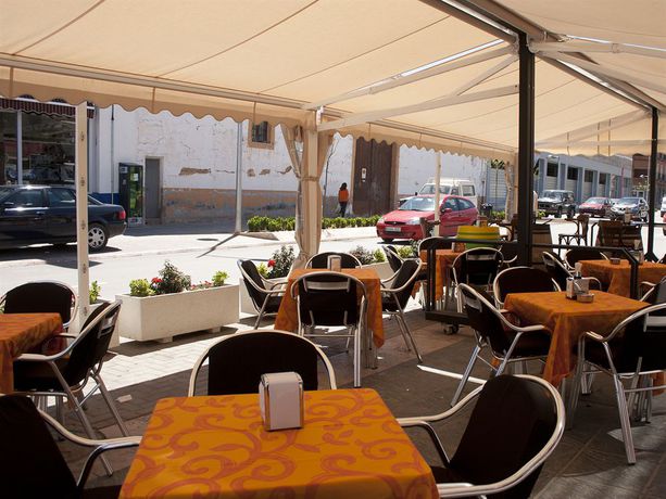 Imagen de los exteriores del Hostal Valdepeñas By Bossh Hotels. Foto 8