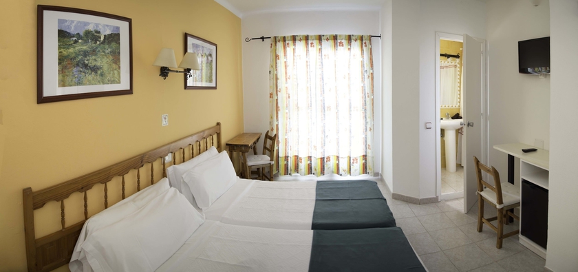 Imagen de la habitación del Hostal Valencia, San Antonio [Centro]. Foto 6