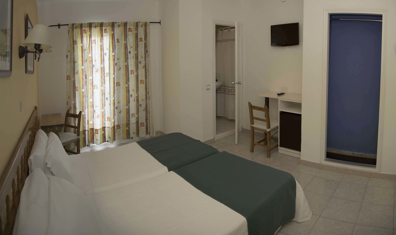 Imagen de la habitación del Hostal Valencia, San Antonio [Centro]. Foto 7