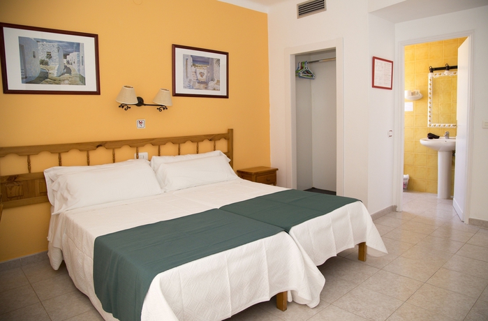 Imagen de la habitación del Hostal Valencia, San Antonio [Centro]. Foto 8