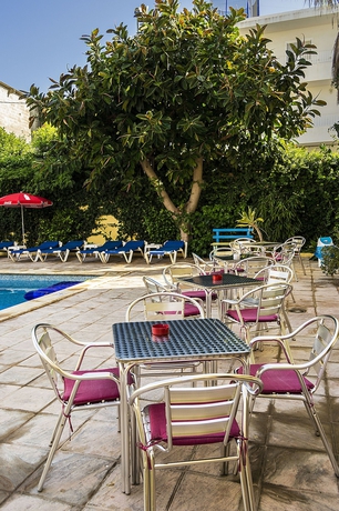 Imagen de la piscina del Hostal Valencia, San Antonio [Centro]. Foto 17