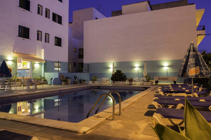 Imagen de la piscina del Hostal Valencia, San Antonio [Centro]. Foto 19