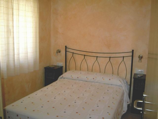 Imagen general del Hostal Valle Del Iregua. Foto 9