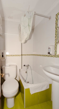 Imagen de la habitación del Hostal Verdemar, Gijón. Foto 12