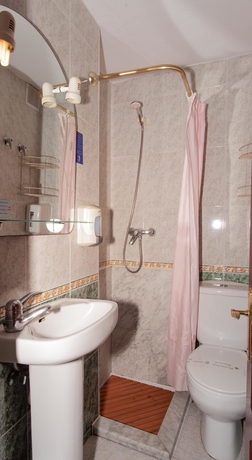 Imagen de la habitación del Hostal Verdemar, Gijón. Foto 14