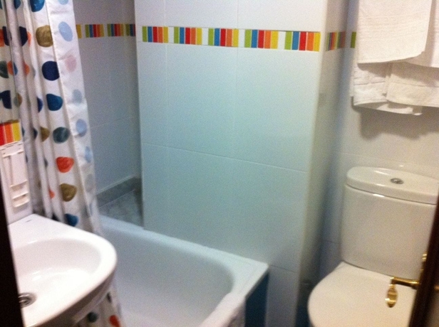 Imagen de la habitación del Hostal Verdemar, Gijón. Foto 16