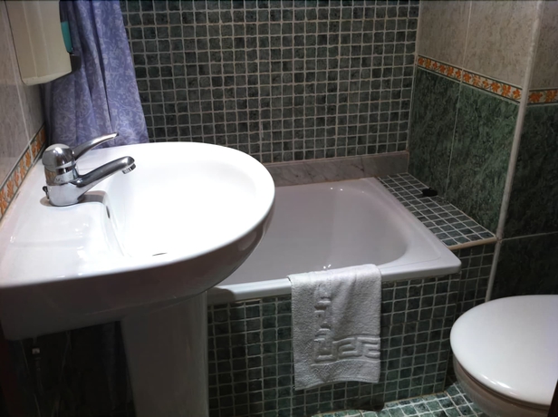 Imagen de la habitación del Hostal Verdemar, Gijón. Foto 17