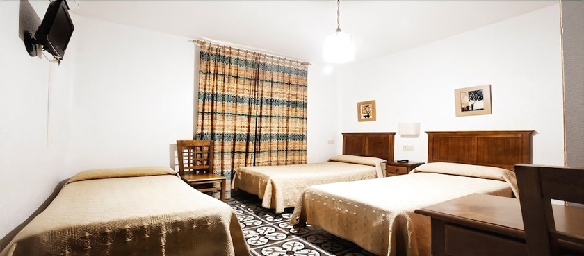 Imagen de la habitación del Hostal Verónica, Granada. Foto 4