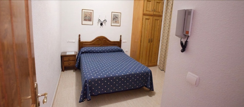 Imagen de la habitación del Hostal Verónica, Granada. Foto 6