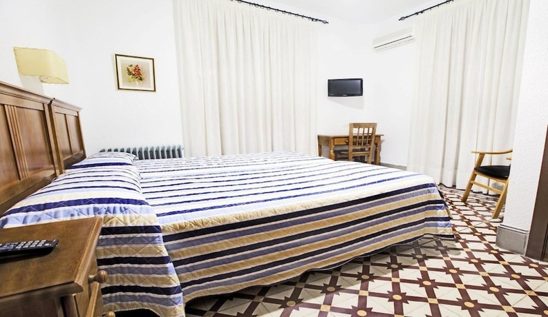Imagen de la habitación del Hostal Verónica, Granada. Foto 9