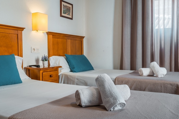 Imagen de la habitación del Hostal Verónica, Granada. Foto 16