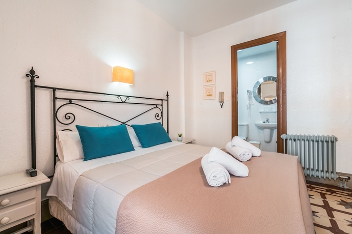 Imagen de la habitación del Hostal Verónica, Granada. Foto 18