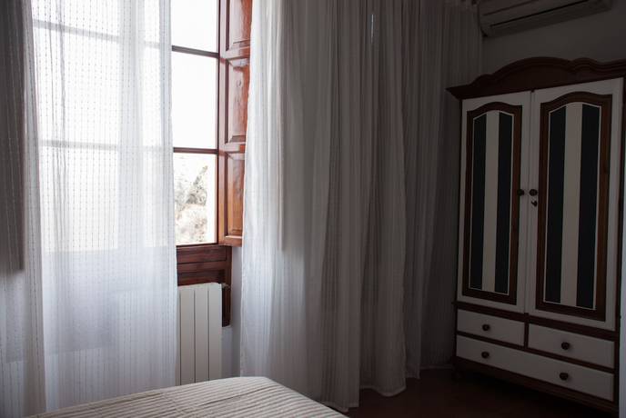 Imagen de la piscina del Hostal Vía Verde De La Sierra. Foto 13