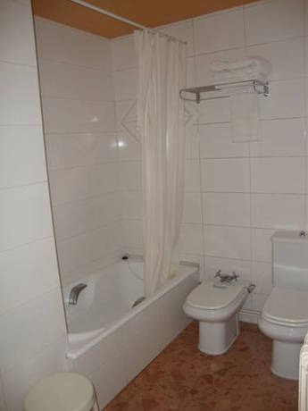 Imagen de la habitación del Hostal Victor, Peramola. Foto 13