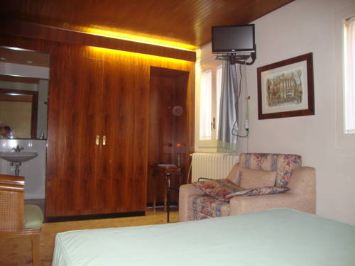 Imagen de la habitación del Hostal Victor, Peramola. Foto 14