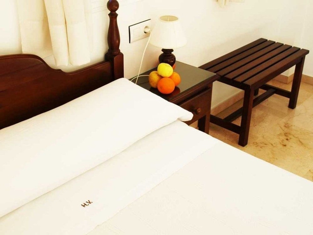 Imagen de los exteriores del Hostal Victoria, Matalascañas. Foto 15