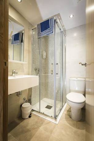 Imagen de la habitación del Hostal Viena. Foto 14