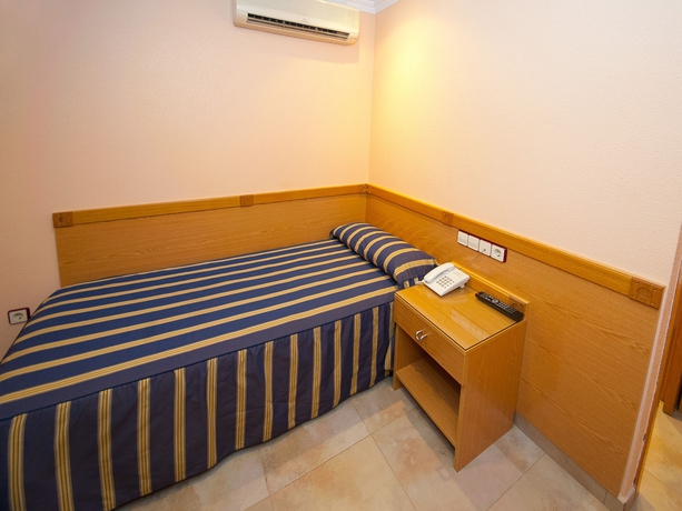 Imagen de la habitación del Hostal Viky, Aeropuerto Adolfo Su&aacute;rez Madrid-Barajas. Foto 7