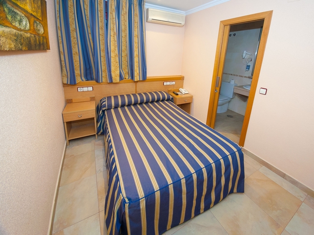 Imagen de la habitación del Hostal Viky, Aeropuerto Adolfo Su&aacute;rez Madrid-Barajas. Foto 8