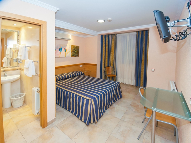 Imagen de la habitación del Hostal Viky, Aeropuerto Adolfo Su&aacute;rez Madrid-Barajas. Foto 9