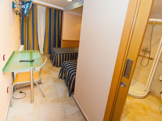 Imagen de la habitación del Hostal Viky, Aeropuerto Adolfo Su&aacute;rez Madrid-Barajas. Foto 11