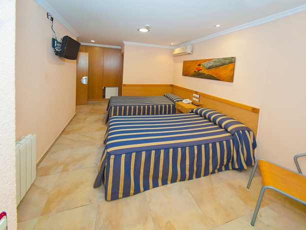 Imagen de la habitación del Hostal Viky, Aeropuerto Adolfo Su&aacute;rez Madrid-Barajas. Foto 12